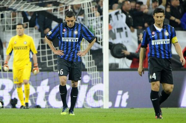 长春亚泰队启程出征青岛时，球迷用歌声为将士们送行