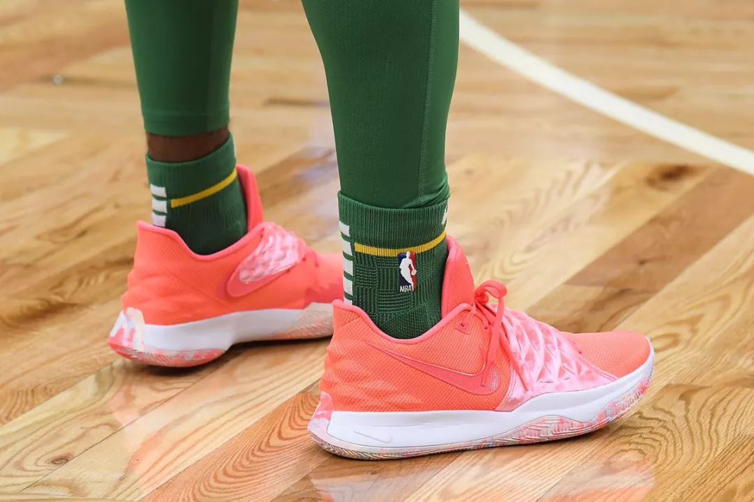 记者：丘库埃梅卡本人很想回到多特，但后者对其伤病史有顾虑